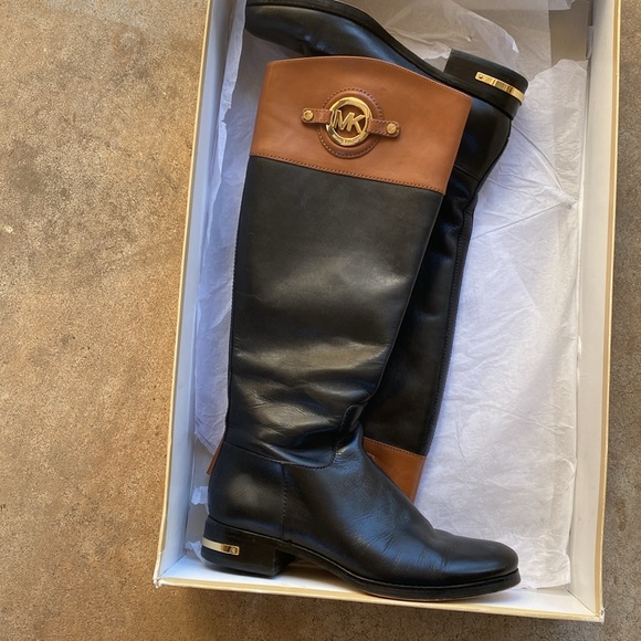 Micheal Kors Boots - Picture 3 of 15
